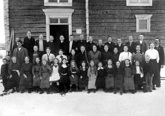 Gamla skolan i Järvsjö omkring 1910. © Västerbottens museum.